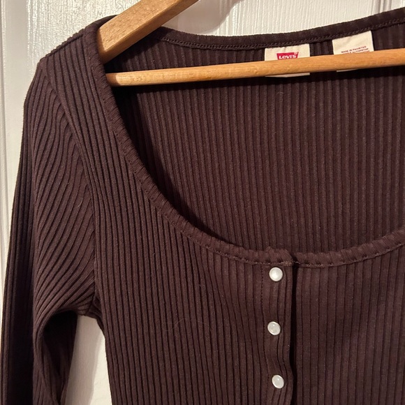 Levi’s Britt Long Sleeve Snap Front Top in Brown - Picture 3 of 7
